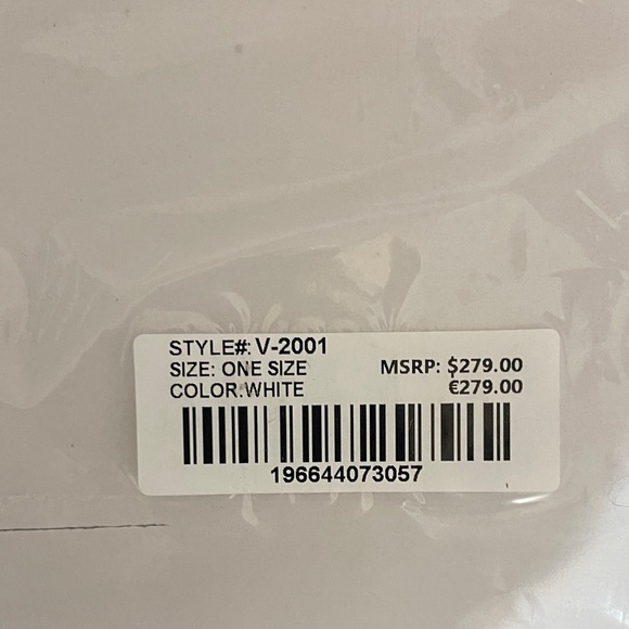 NWT Valentino Orlandi Cream Quilted Shoulder Bag with gold accents & chain strap - Picture 2 of 9